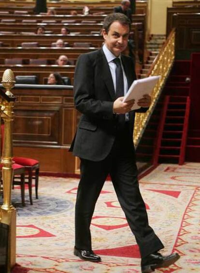 Zapatero durante su comparecencia.