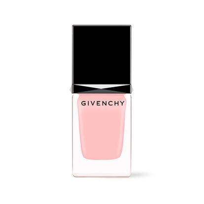 Rosa bebé: Le Vernis light pink perfecto (tono 02) de Givenchy.