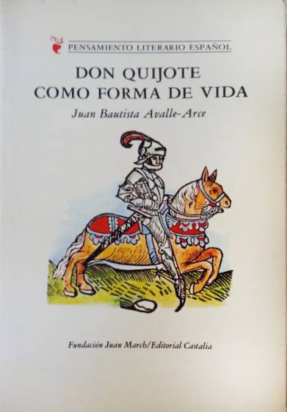 "El del profesor Avalle-Arce, que Dios tenga en su gloria, es el libro en torno a Cervantes más apasionadamente escrito que he leído en mi vida. Desde el título, se abre la duda sobre si esa vida de la que se habla era la de Alonso Quijano o la del propio autor, porque todo aquí es inteligencia y fervor para urdir una lectura del Quijote y de Cervantes mismo en la que la vida termina convirtiéndose en obra de arte. Mucho se ha escrito desde entonces sobre Cervantes, pero no olvido que yo leí este libro arrebatado también en el torbellino efervescente del que recién empezaba a dar sus primeros pasos en el estudio". Por LUIS GÓMEZ CANSECO