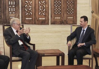 El enviado de la ONU a Siria, Lajdar Brahimi, en su reuni&oacute;n hoy en Damasco con Bachar el Asad. 