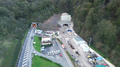 Imagen aérea de la obra del túnel de Belate, en la carretera navarra N-121 A.