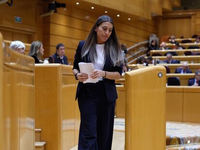 Miriam Nogueras, de Junts, tras intervenir en la sesión plenaria extraordinaria del Congreso celebrada el miércoles, con Félix Bolaños y María Jesús Montero al fondo.