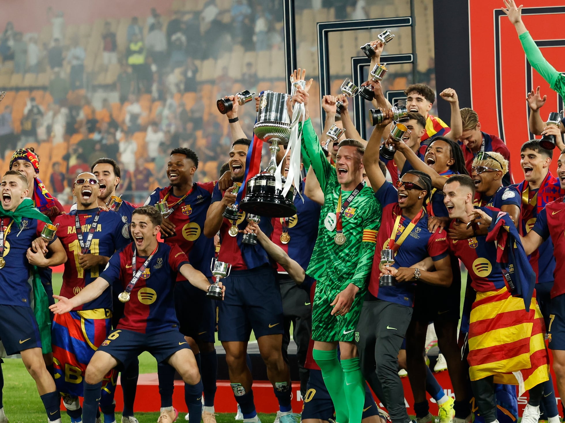 El sorprendente éxito del Barcelona con una plantilla con escaso valor de mercado y que el año pasado no ganó ni un título | Fútbol | Deportes | EL PAÍS