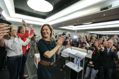 La candidata de C's celebra els resultats.