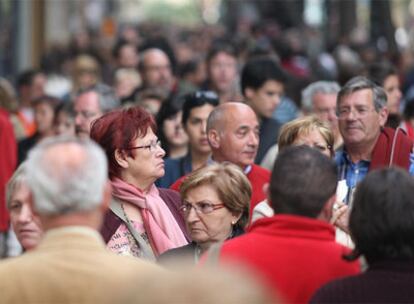 Las calles se llenaron de gente por las Fallas.