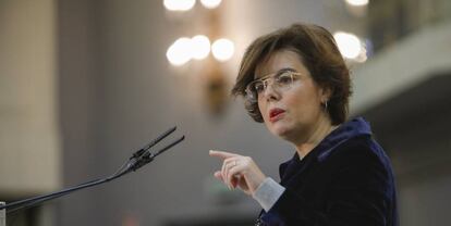La vicepresidenta del Gobierno Soraya Saez de Santamaría, en un desayuno informativo del Forum Europa.