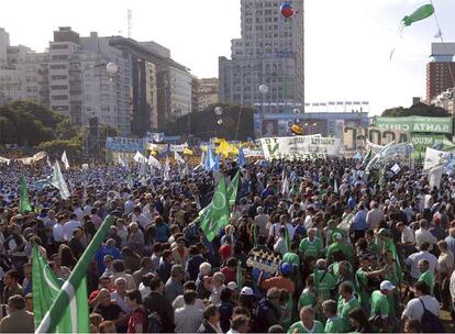 Celebraciones del Día del trabajo en Buenos Aires, donde el sindicato CGT ha apoyado los programas para reactivar la economía de Cristina Fernández.