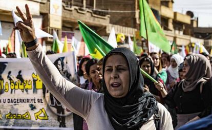 Protestas contra la amenaza turca en la ciudad siria de Al-Qahtaniyah.