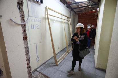 La concejal Cecilia Mayer presentó el lunes un edificio en obras en Ciudad Lineal