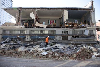 En prevención, las autoridades cerraron temporalmente el aeropuerto de la ciudad y la red de telefonía móvil se saturó a raíz de la cantidad  de llamadas efectuadas por la población.