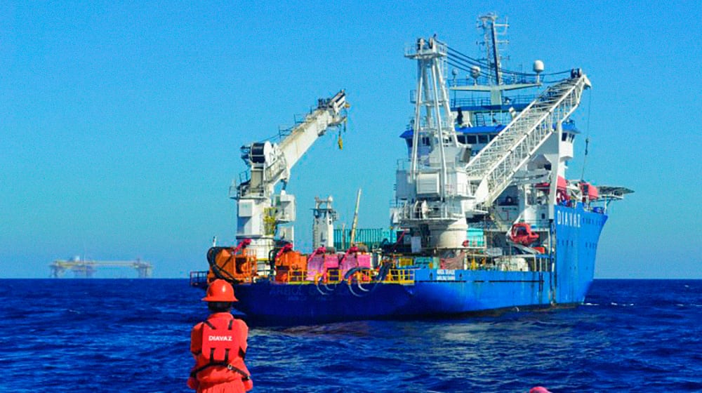 Pemex asegura que otras 12 embarcaciones de atención a derrames trabajan en la zona del Árbol Grande