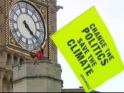 Detienen a 20 ecologistas que acamparon en el tejado del Parlamento inglés
