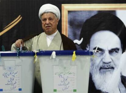 Alí Akbar Hashemí Rafsanyaní, en el momento de depositar su voto el pasado día 12.