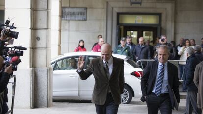 El expresidente de la Junta de Andalucía, Manuel Chaves, a su llegada a la Audiencia de Sevilla para conocer el fallo en la pieza política de los ERE en 2019.