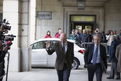 El expresidente de la Junta de Andalucía, Manuel Chaves, a su llegada a la Audiencia de Sevilla para conocer el fallo en la pieza política de los ERE en 2019.