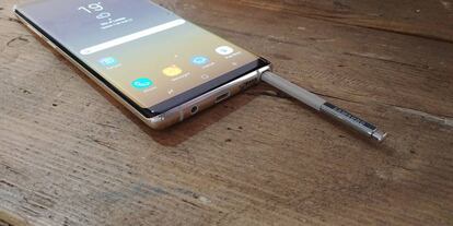 El Samsung Galaxy Note 8 junto a su S-Pen