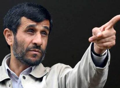 El presidente iraní, Mahmoud Ahmadinejad, durante un encuentro celebrado el jueves en la ciudad de Abhar, al oeste de Teherán.