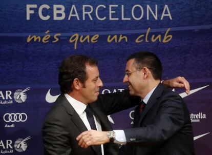 Bartomeu cumprimenta Rosell no dia em que assumiu a presidência do clube.