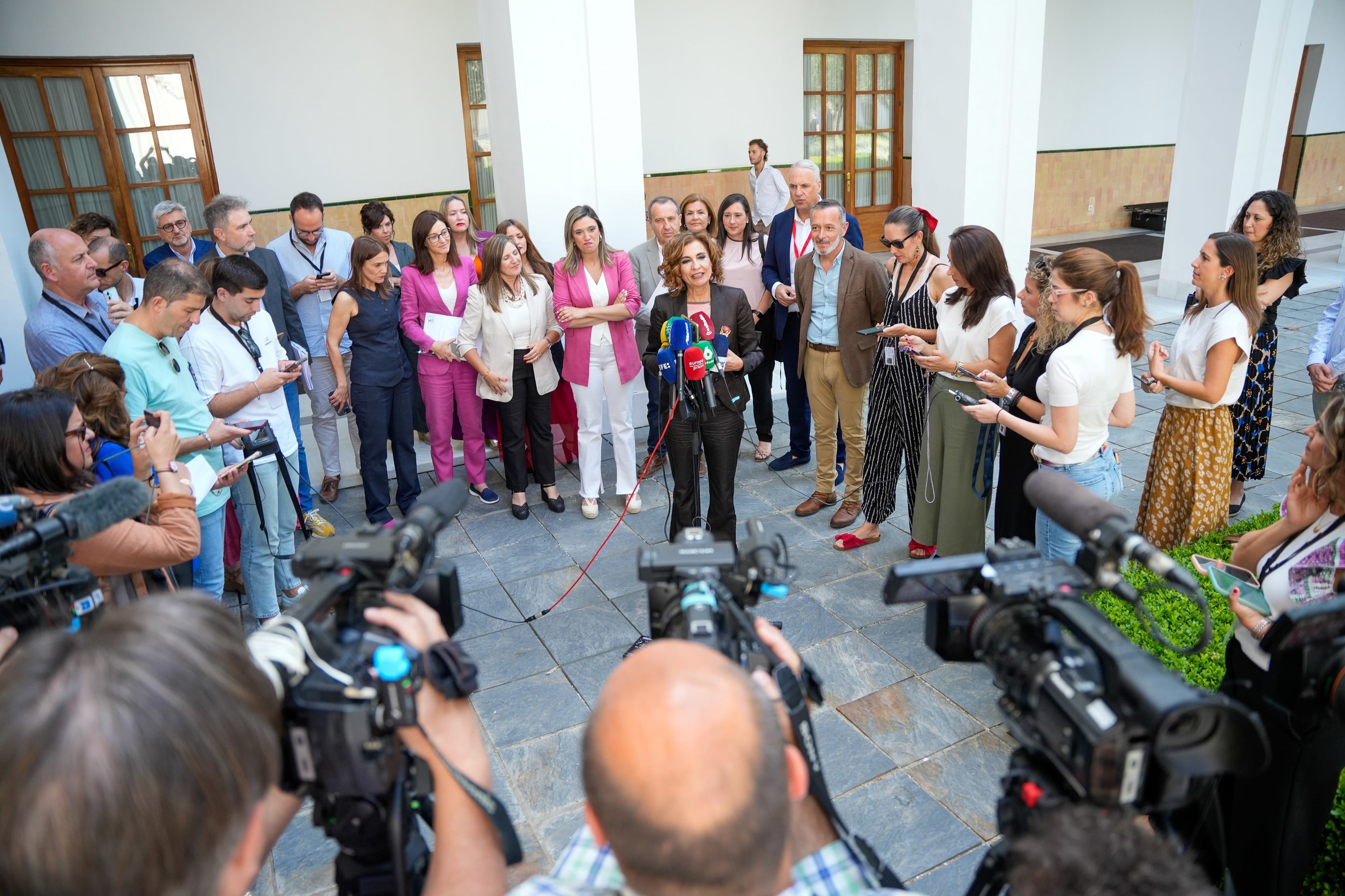The chronicle | The Andalusian Parliament Zambulle in the mud, the sewers and the Valories | Andalusia news