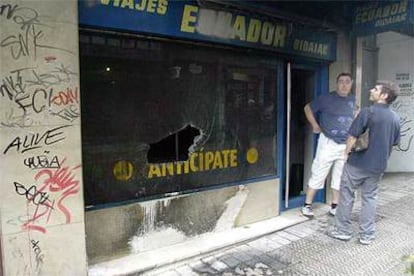 La agencia de viajes Ecuador, que ayer seguía cerrada al público, tras el ataque.