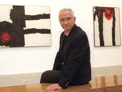 El pintor Luis Feito, en el Museo Reina Sofía de Madrid, en 2002.