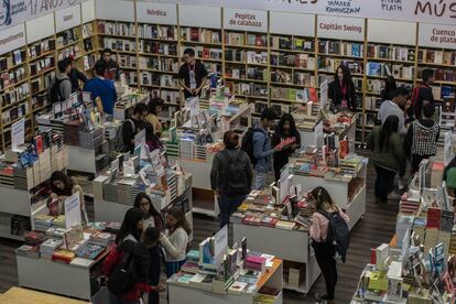 Salón de la Feria Internacional del Libro de Guadalajara. Héctor Guerrero