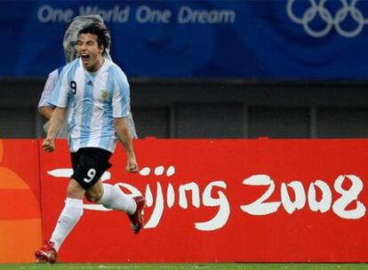 Lavezzi celebra el tanto de la victoria argentina