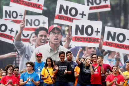 Estudiantes, durante la protesta de este martes en Caracas.