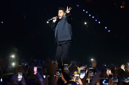 The Weeknd durante su actuación en la gala de los Premios MTV Europe en Rotterdam.