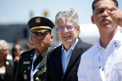 El presidente de Ecuador, Guillermo Lasso, a su llegada al Aeropuerto Las Américas para acudir a la XXVIII Cumbre Iberoamericana, este viernes.