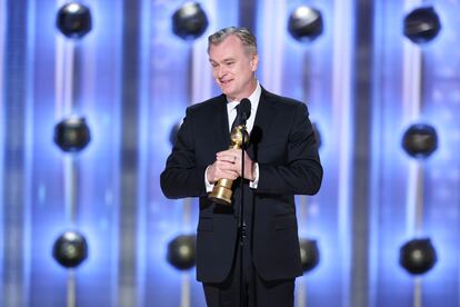 Christopher Nolan, recibe el premio a mejor director.