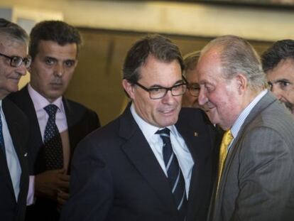 Mas y el Rey en un acto judicial en mayo.