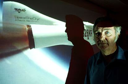 El diseñador de aviones Burt Rutan, en una presentación del <i>SpaceShipOne</i> en Londres.
/
