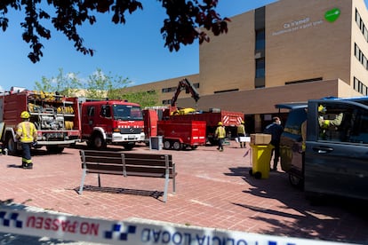 Operación de desinfección de la residencia geriátrica Ca n’Amell, en Premià de Mar.