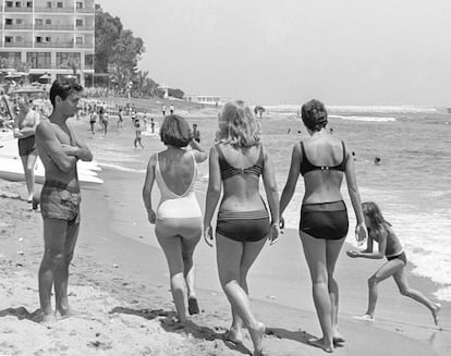 Torremolinos en 1964, reflejo de aquella España amable con el turista que se abría a lo internacional.