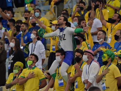 Aficionados de Brasil en el Maracaná, el pasado sábado, durante la final de la Copa América. Fue el único partido con hinchas en las tribunas.