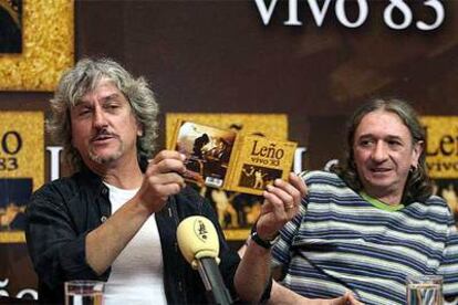 Ramiro Penas (a la izquierda) y Rosendo Mercado, en la presentación de <i>Leño, Vivo'83.</i>