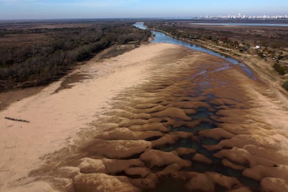 Vista aérea del Río Paraná en Rosario, Argentina, el pasado 4 de julio.