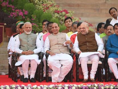 El primer ministro indio, Narendra Modi, a la izquierda, antes de la ceremonia de toma de posesión este jueves en Nueva Delhi. 