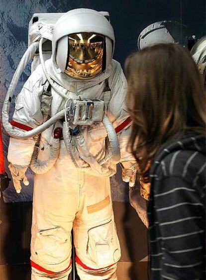 Traje de astronauta en la exposición de Viladecans.