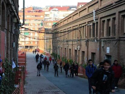 La antigua f&aacute;brica de Can Batll&oacute;, cuya rehabilitaci&oacute;n es &ldquo;ejemplo de triunfo ciudadano&rdquo;, seg&uacute;n los comisarios de la Bienal. 