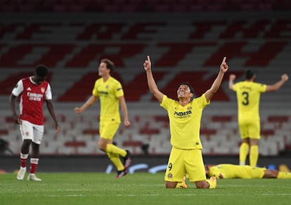 Los jugadores del Villarreal celebran sobre el césped del Emirates el pase a la final de la Europa League este jueves.