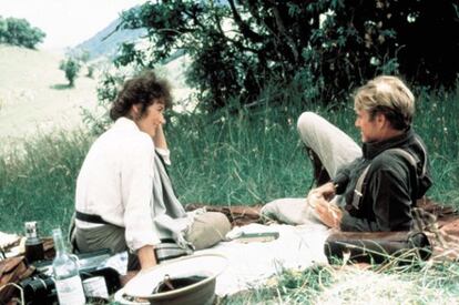 Meryl Streep y Robert Redford en un fotograma de la película 'Memorias de África'