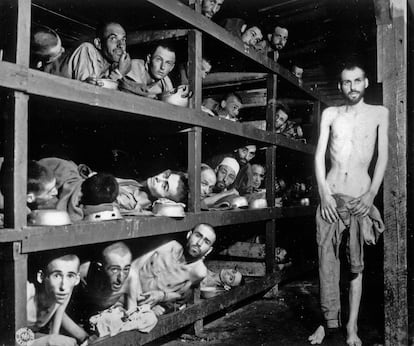 Prisioneros liberados en el campo de concentración de Buchenwald (1945).