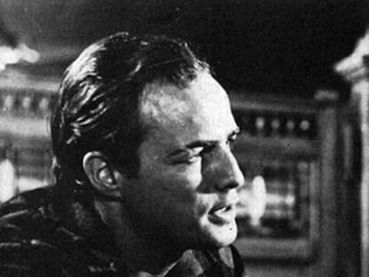 Marlon Brando y Eva Marie Saint, en un fotograma de &#39;La ley del silencio&#39; (1954), dirigida por Elia Kazan con guión de Budd Schulberg.