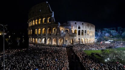 Vía Crucis en el Coliseo de Roma