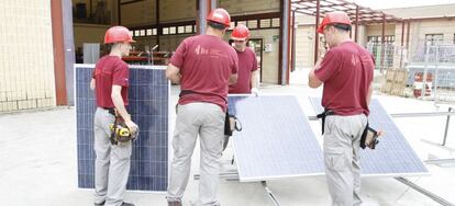 Un alumno de FP haciendo pr&aacute;cticas en el centro de trabajo