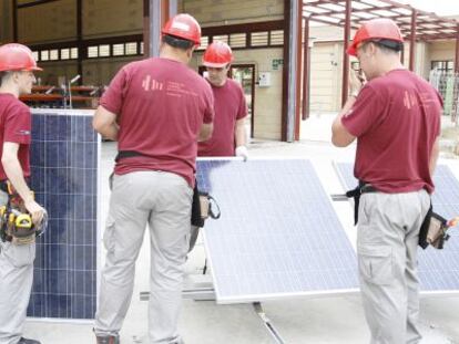 Un alumno de FP haciendo pr&aacute;cticas en el centro de trabajo