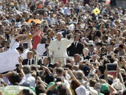 O Papa na Praça de São Pedro (Vaticano).