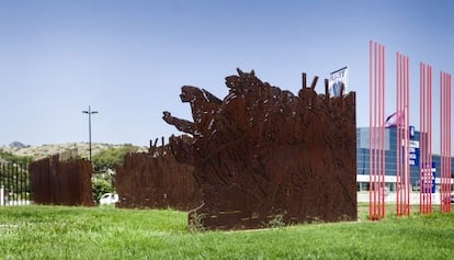 Escultura &quot;25 de abril de 1707&quot;, obra de Antonio Mir&oacute;, instalada en Gandia.